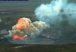 Hawaii, cratere sprofonda nel lago: lava provoca esplosioni