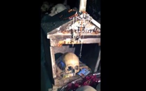 VIDEO YouTube - Teschio che "suda". Cimitero Fontanelle, Napoli: leggenda  Donna Concetta