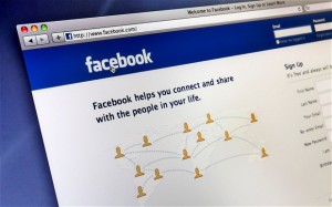 Facebook punisce gli insulti: multa da 100 euro al giorno se offendi