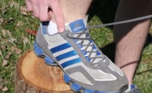 VIDEO YouTube - A cosa servono quei buchi in più nelle scarpe? Segreto svelato