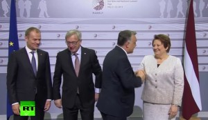 Junker saluta premier ungherese Orban con un "ciao dittatore"