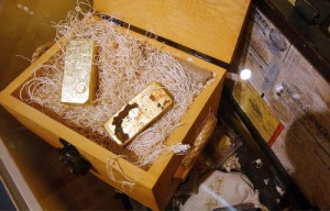 Tentava di portare lingotti d'oro in Svizzera: fermato medico "spallone"