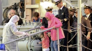 "Soldi sottratti ai migranti salvati in mare": l'accusa alla Marina Militare