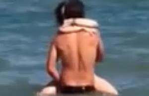 Catania, sesso in spiaggia davanti a tutti: bagnante fa il video