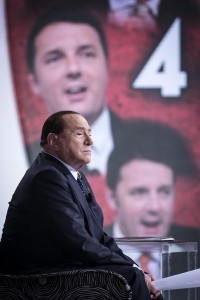 Berlusconi sbaglia piazza a Segrate. Va in quella col candidato di sinistra