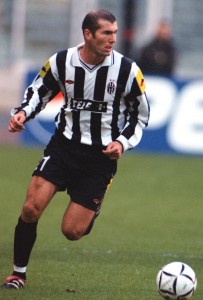 Zinédine Zidane con la maglia della Juventus (foto Lapresse)
