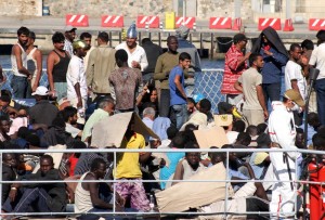 Napoli, 3 onlus sotto inchiesta: "Rubavano soldi per gli immigrati"