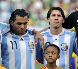 Carlos Tevez: "Calcio noioso a volte ma Messi non si può non amare"
