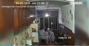 Anziana pestata dalla badante: Video choc dall'Argentina