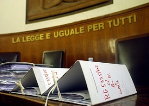 Rimini: 92enne palpò seno a 79enne. Processo per violenza sessuale