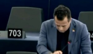 VIDEO YouTube - Gianluca Buonanno sviene al Parlamento europeo