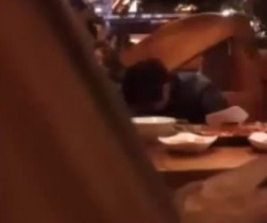 VIDEO YouTube - Coppia troppo focosa al ristorante, la cameriera li blocca