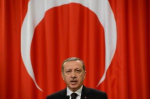Elezioni Turchia, primi dati: Erdogan rischia di perdere la maggioranza 