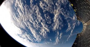 Micro telecamera montata su razzo Falcon 9: la Terra vista dallo spazio