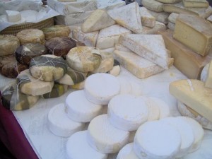 La Ue ci impone il formaggio senza latte