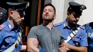 Camorra, preso a Napoli boss Luigi Cuccara. Gente tenta di impedire arresto