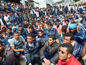 Migranti, irruzione di massa nel sistema radio-tv