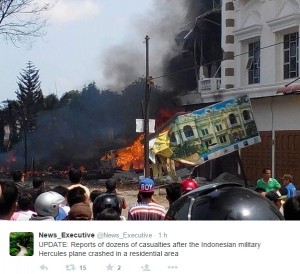 Video YouTube. Indonesia: aereo militare si schianta sulle case, 30 morti