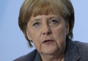 Grecia, Merkel e Juncker: "Se fallisce, fallisce l'Europa"
