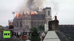 VIDEO YouTube. Nantes, basilica Saint Donatien distrutta da incendio
