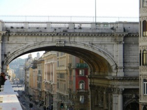 Genova: gli pignorano casa, tenta il suicidio. Salvato