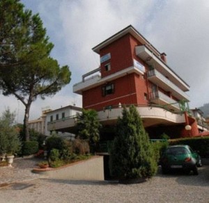 Jan Miklas Wagner morto, studente precipita da balcone hotel Montecatini Terme