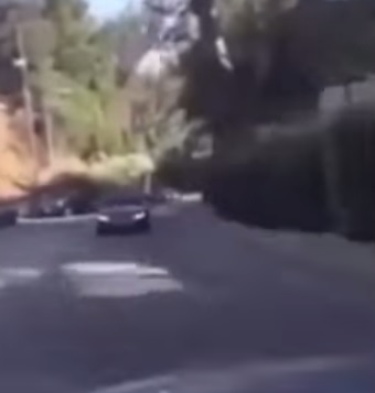VIDEO YouTube: Audi va in retromarcia per chilometri lungo Sunset Boulevard