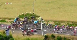 VIDEO YouTube - Tour de France: mega caduta, giù anche maglia gialla Cancellara