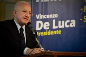 Vincenzo De Luca, giudice congela sospensione: può fare il governatore per ora