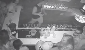 Florida, quaterback De'Andre Johnson picchia ragazza in discoteca