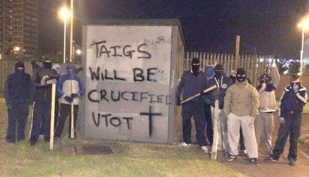 Irlanda del Nord, lealisti minacciano cattolici: "Verrete crocifissi" FOTO