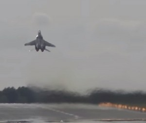 VIDEO YouTube - Mig 29, il caccia che decolla come un razzo: partenza verticale