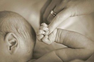 Roma, embrioni scambiati: storia di una genitorialità negata per legge