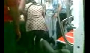 Roma: donna sviene in metropolitana. Ma i soccorsi non arrivano...