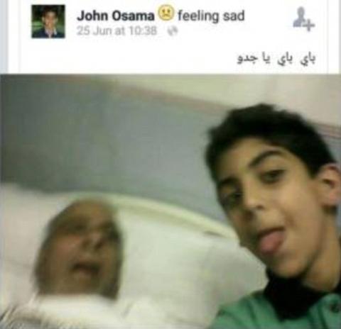 Arabia Saudita Selfie Col Nonno Morto E Foto Su Instagram