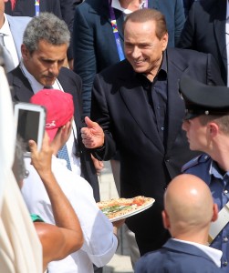 Berlusconi: "Regalo 200mila euro a chi dimostra che ho pagato De Gregorio"