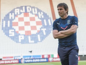 Sondaggio: Antonio Conte deve dimettersi o restare in Nazionale?