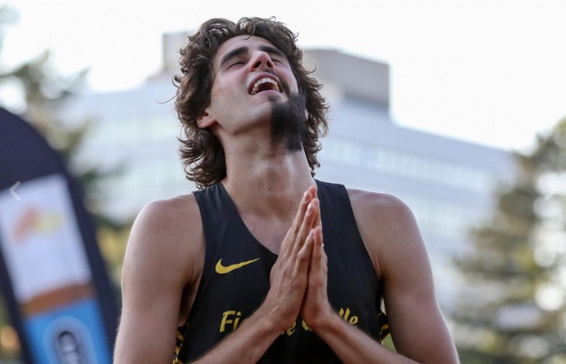Gianmarco Tamberi, atleta con mezza barba fa nuovo record di salto in alto