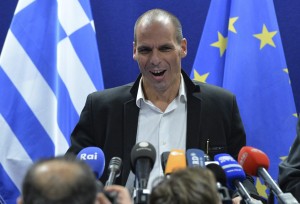 Varoufakis alza lo scontro: "Creditori terroristi contro la Grecia"