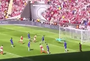 VIDEO YouTube - Arsenal-Chelsea Chamberlain super gol: Wenger batte Mourinho 