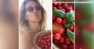 Barbara D'Urso in vacanza: relax, selfie con i baci e...fornelli