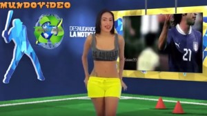 VIDEO YouTube, Yuvi Pallares si spoglia mentre legge notizie