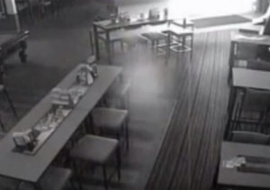 VIDEO Youtube - Fantasma nel pub o solo un insetto?