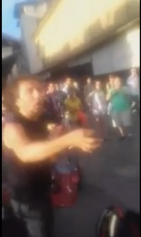 VIDEO: Firenze, cantante di strada multato dalla vigilesse ma lui si ribella