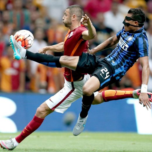 VIDEO YouTube - Galatasaray-Inter 1-0: highlights-gol Sneijder. Podolski assist