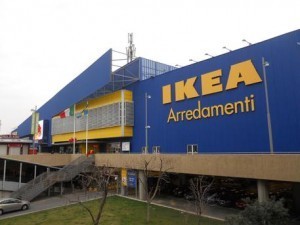 Ikea, nuovo sciopero. E su Facebook la campagna dei clienti contro i tagli