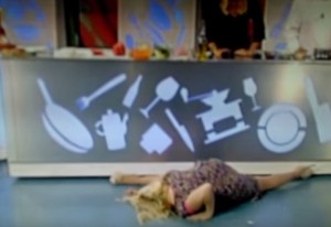 VIDEO YouTube, Lisa Fusco fa la spaccata su Rai Uno ma cade