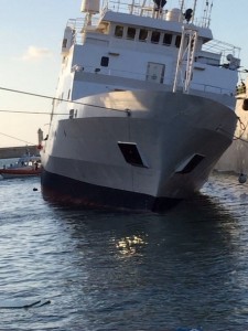Livorno, incidente nel bacino: nave si inclina, un morto