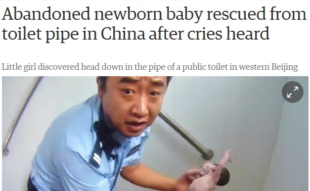 Pechino: neonata abbandonata a testa in giù in bagno pubblico FOTO