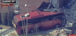 VIDEO YouTube, New York: bus si schianta contro edificio